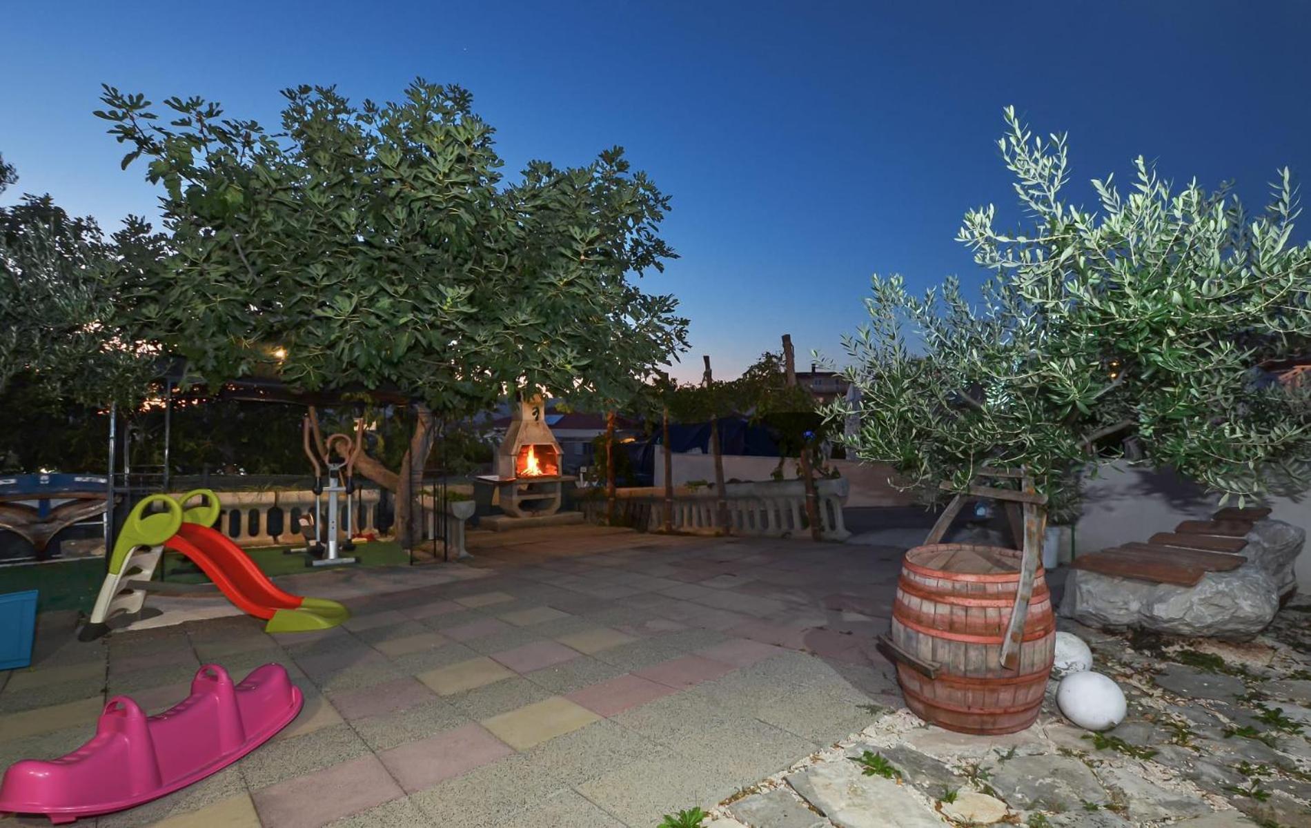 Apartments Santo Trogir - Okrug Gornji מראה חיצוני תמונה